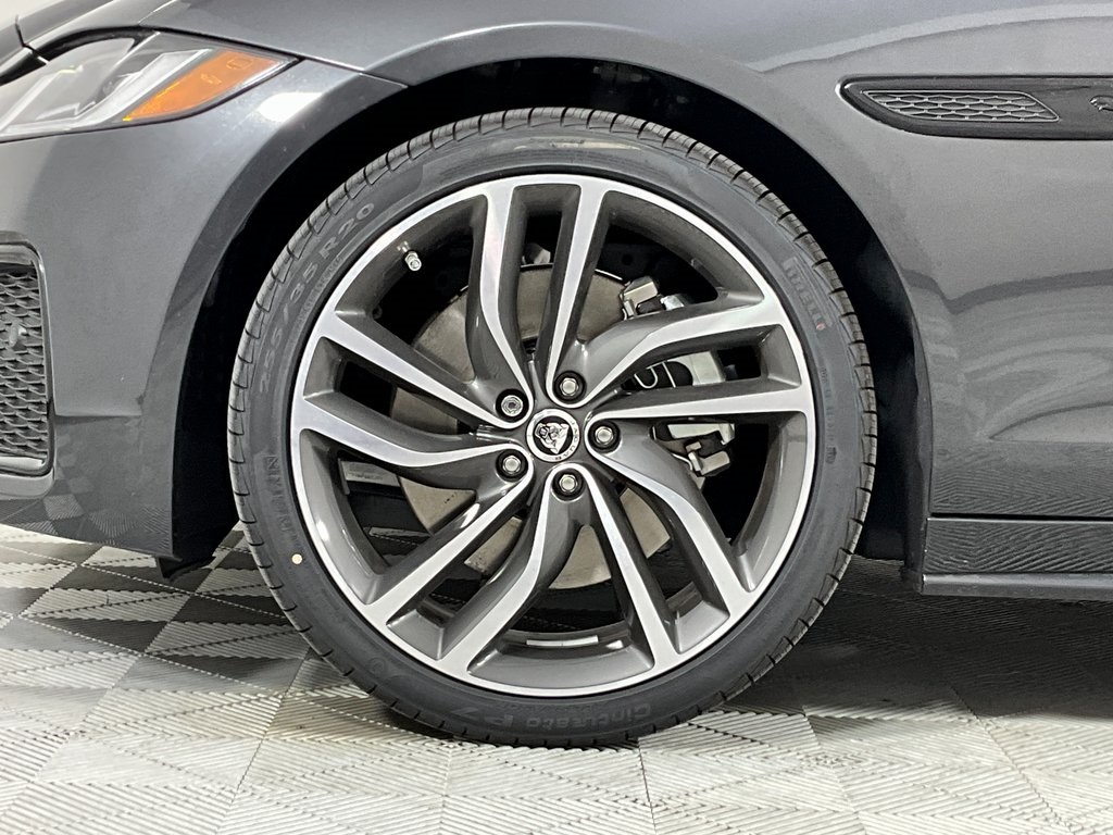 New 2024 Carpathian Gray Premium Metallic Jaguar R-Dynamic SE image 9
