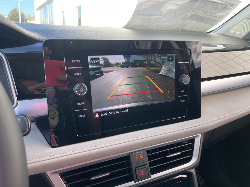 2025 Volkswagen Taos SE photo 7