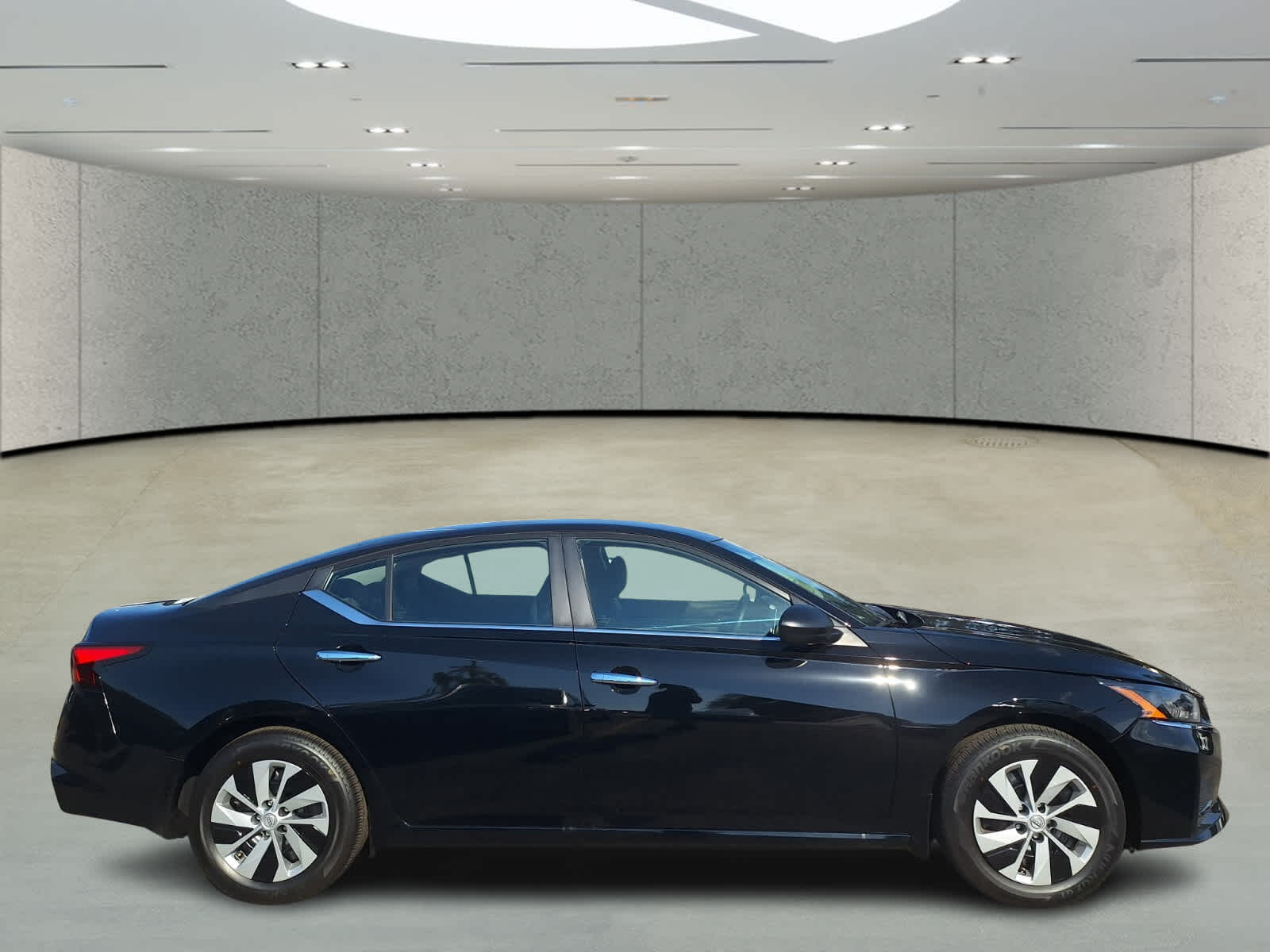 2025 Nissan Altima S photo 4