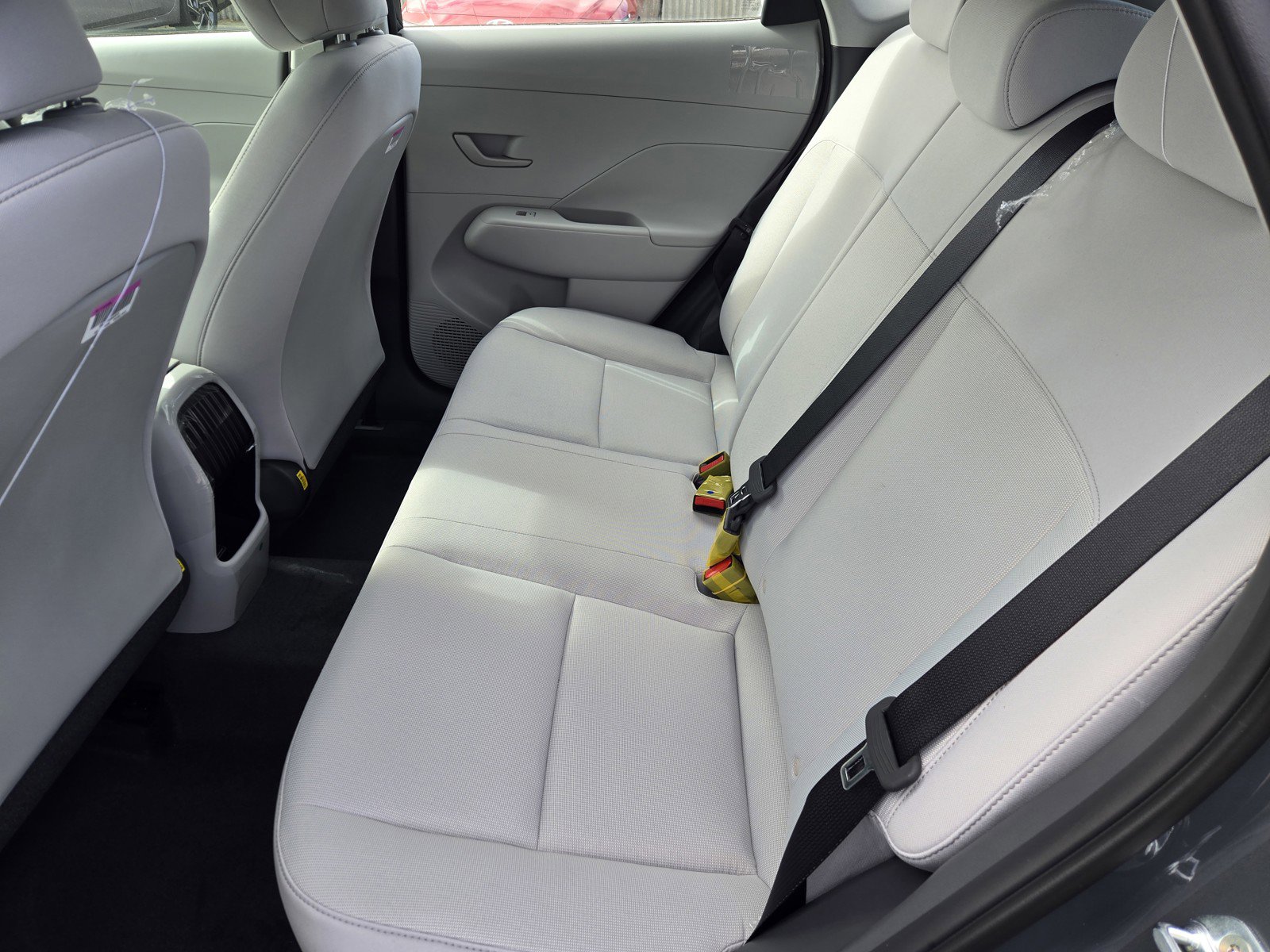 2026 Hyundai Kona SE photo 2