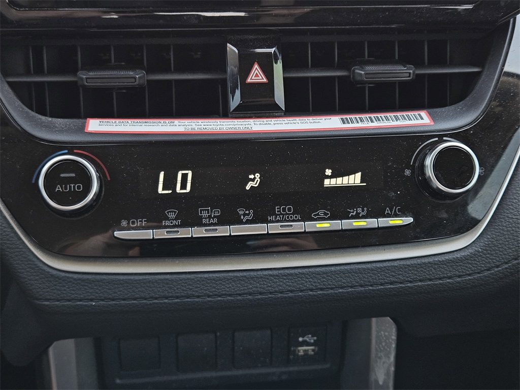 2022 Toyota Corolla Cross LE photo 17