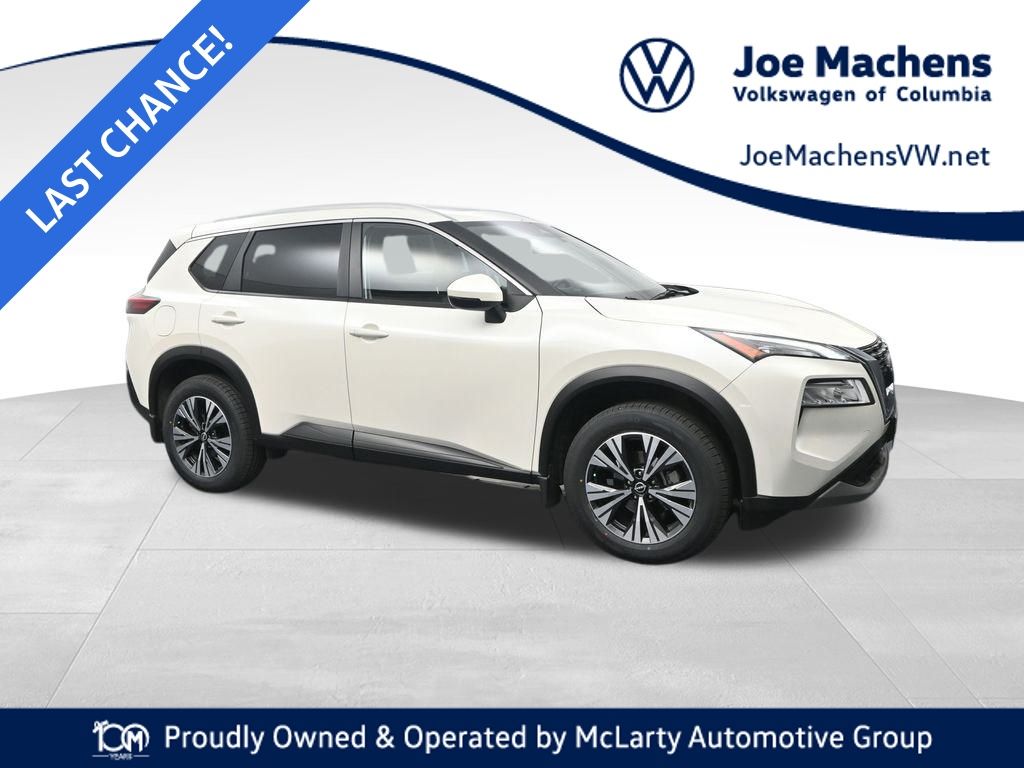 2022 Nissan Rogue SV's photo