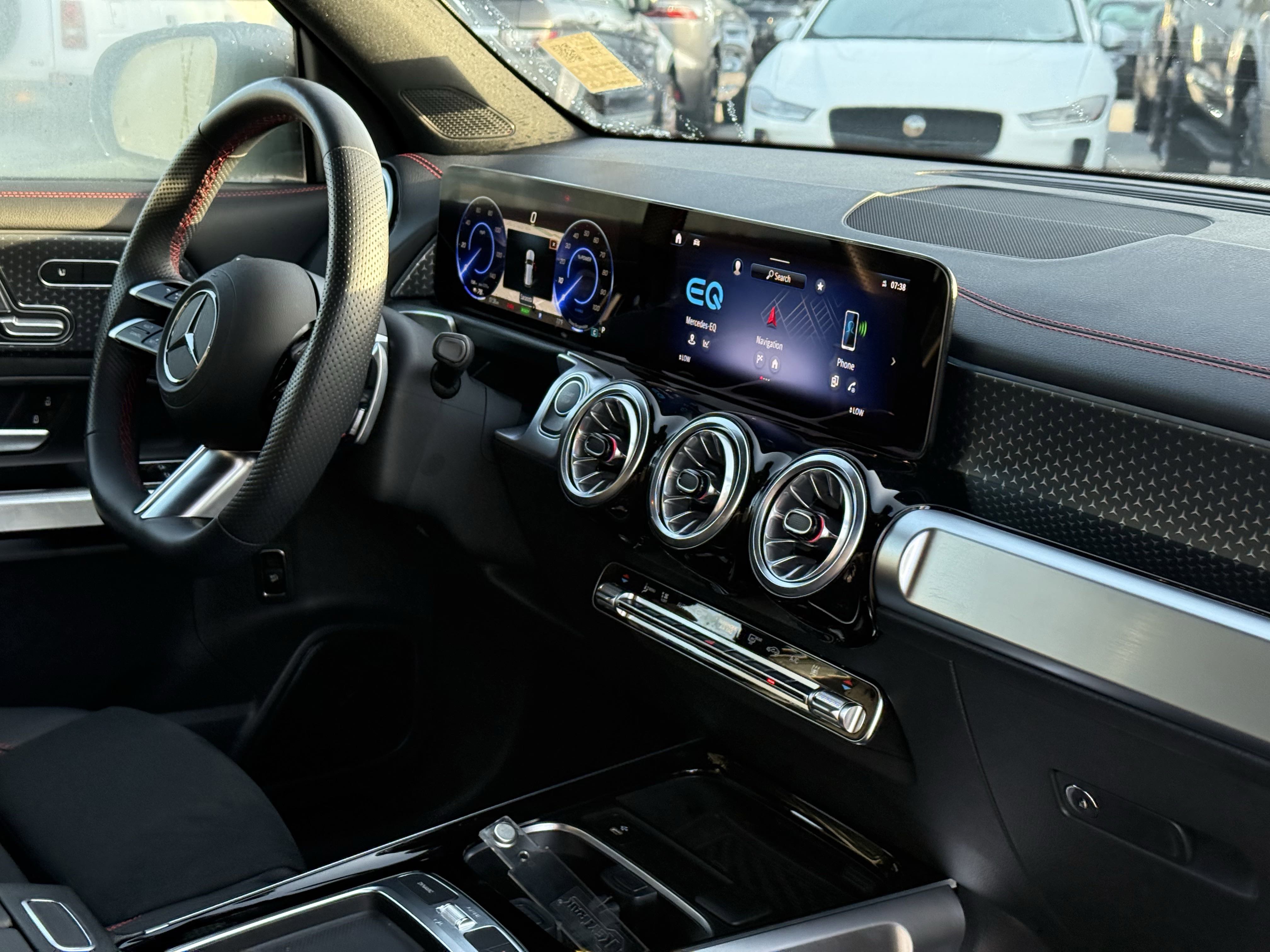 2024 Mercedes Benz EQB 350 4MATIC photo 8