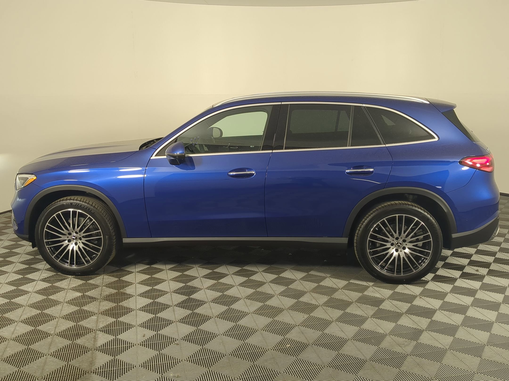 2026 Mercedes Benz GLC 300 4MATIC photo 2