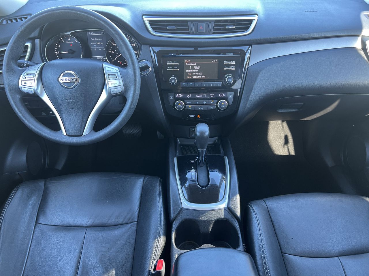 2014 Nissan Rogue SV photo 2