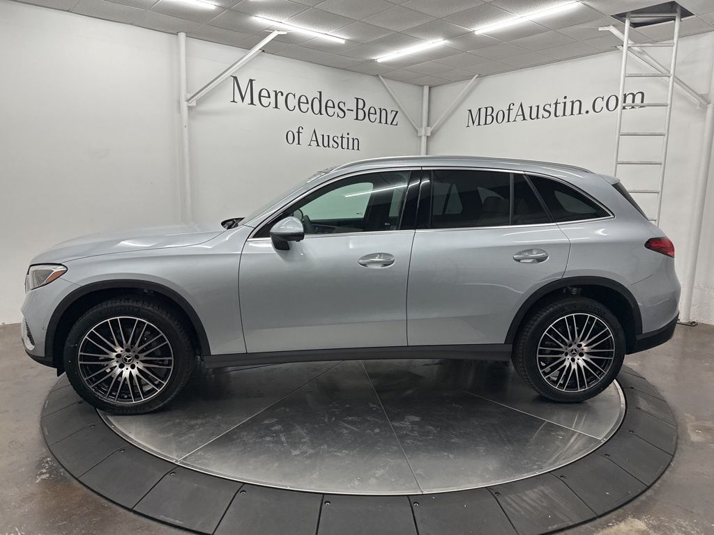 2026 Mercedes Benz GLC 300 photo 4