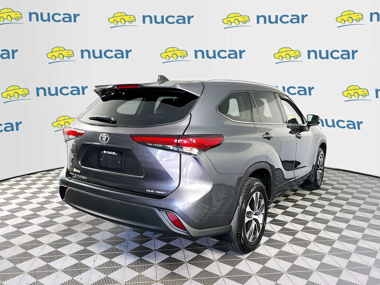 2020 Toyota Highlander XLE photo 7