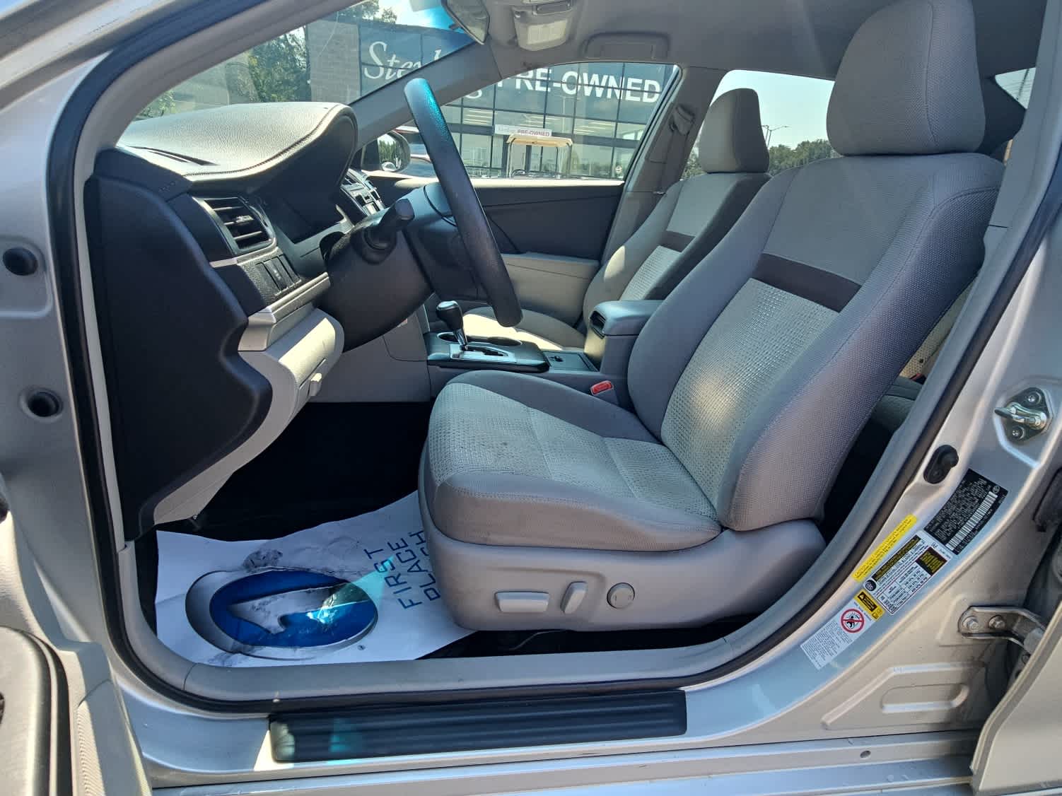 2014 Toyota Camry LE photo 16
