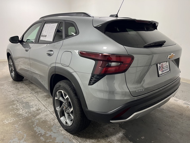 2024 Chevrolet Trax LT photo 7