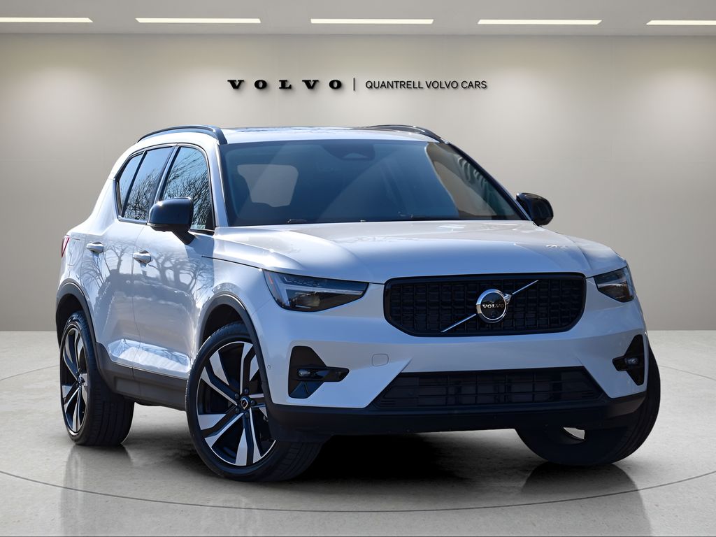 2025 Volvo XC40