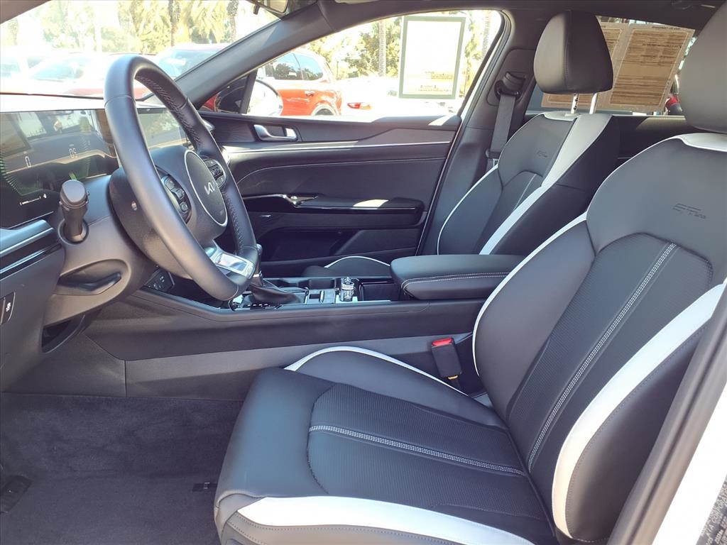 2025 Kia K5 GT-Line photo 9