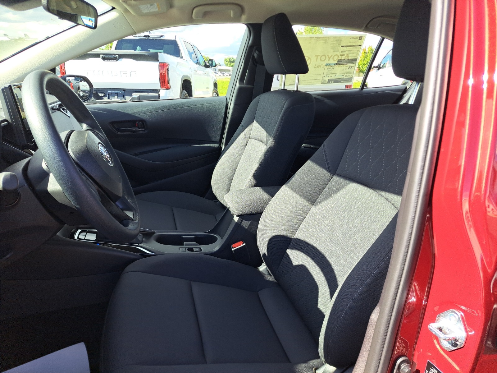 2025 Toyota Corolla LE photo 15