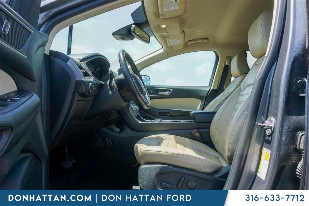2022 Ford Edge SEL photo 2