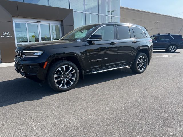 2023 Jeep Grand Cherokee Overland photo 3