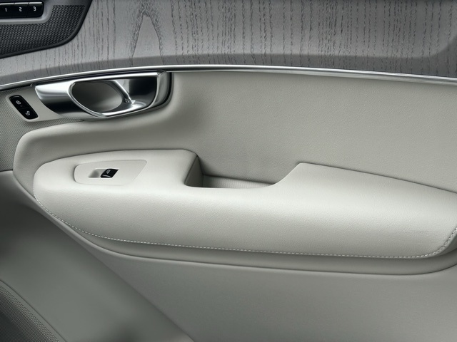2025 Volvo XC90 T8 AWD photo 21