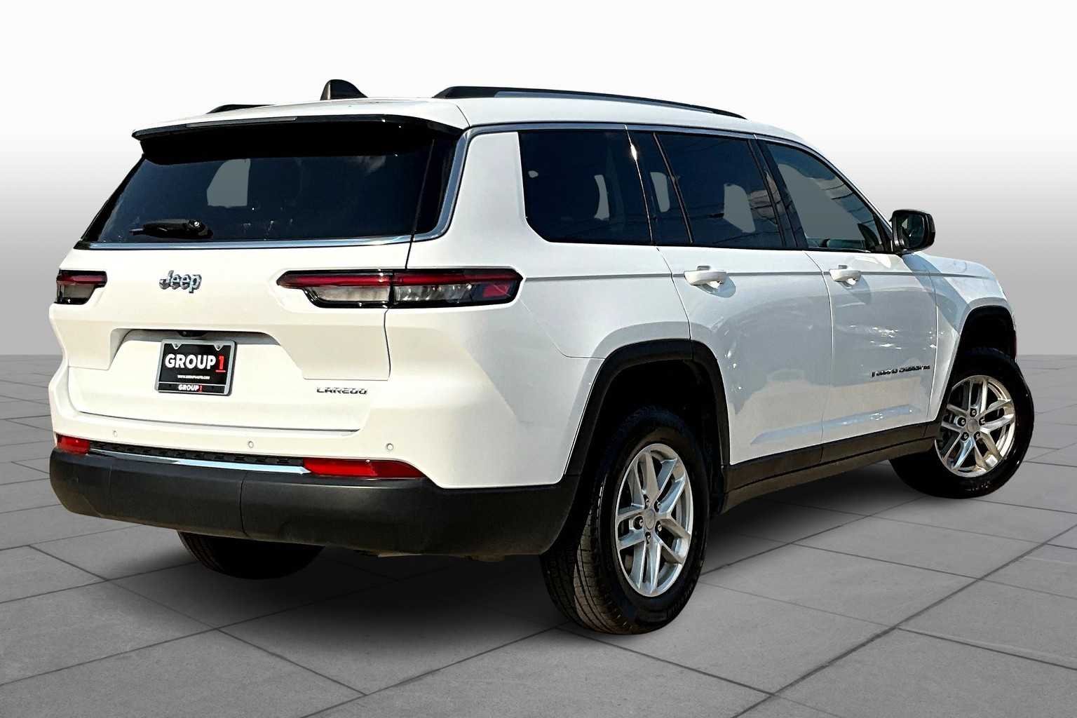 2023 Jeep Grand Cherokee Laredo Altitude photo 12