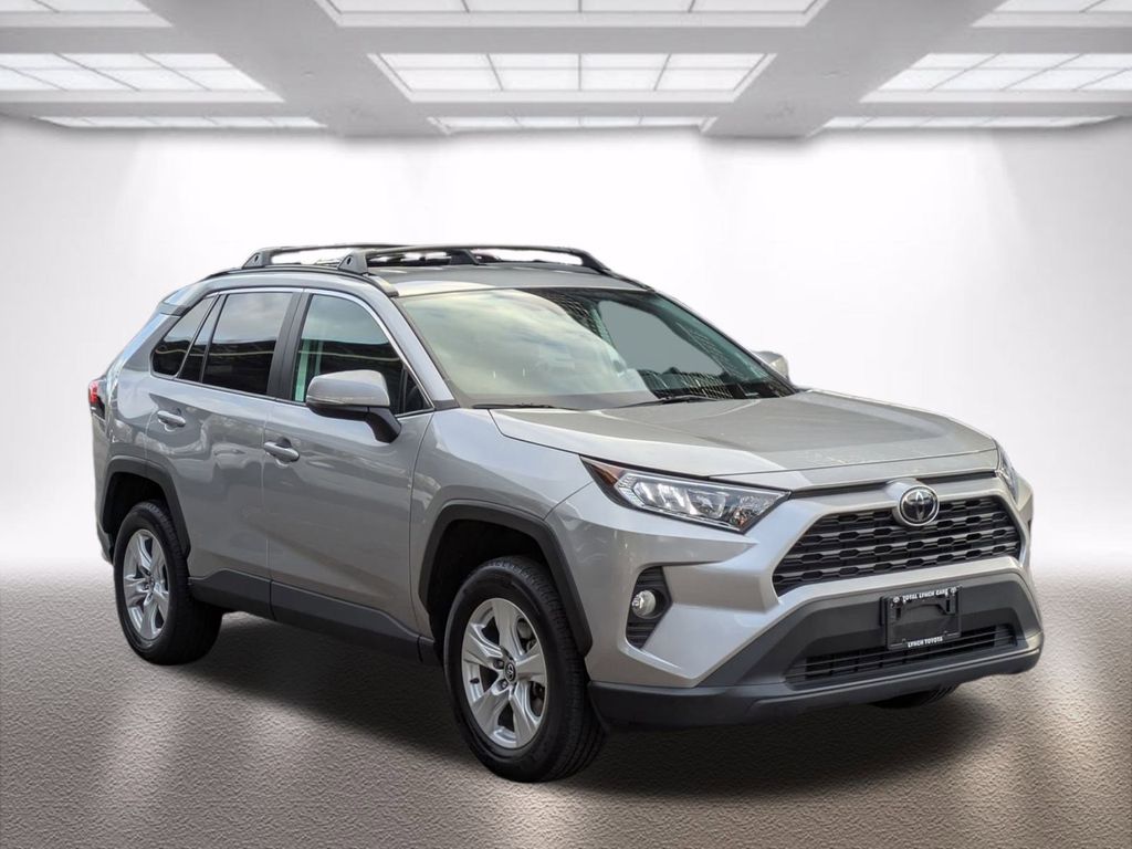 2020 Toyota RAV4 XLE's photo