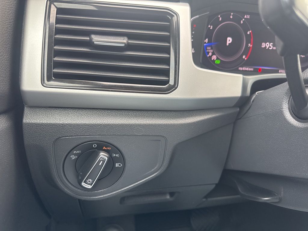 2022 Volkswagen Atlas Cross Sport SE Technology photo 29
