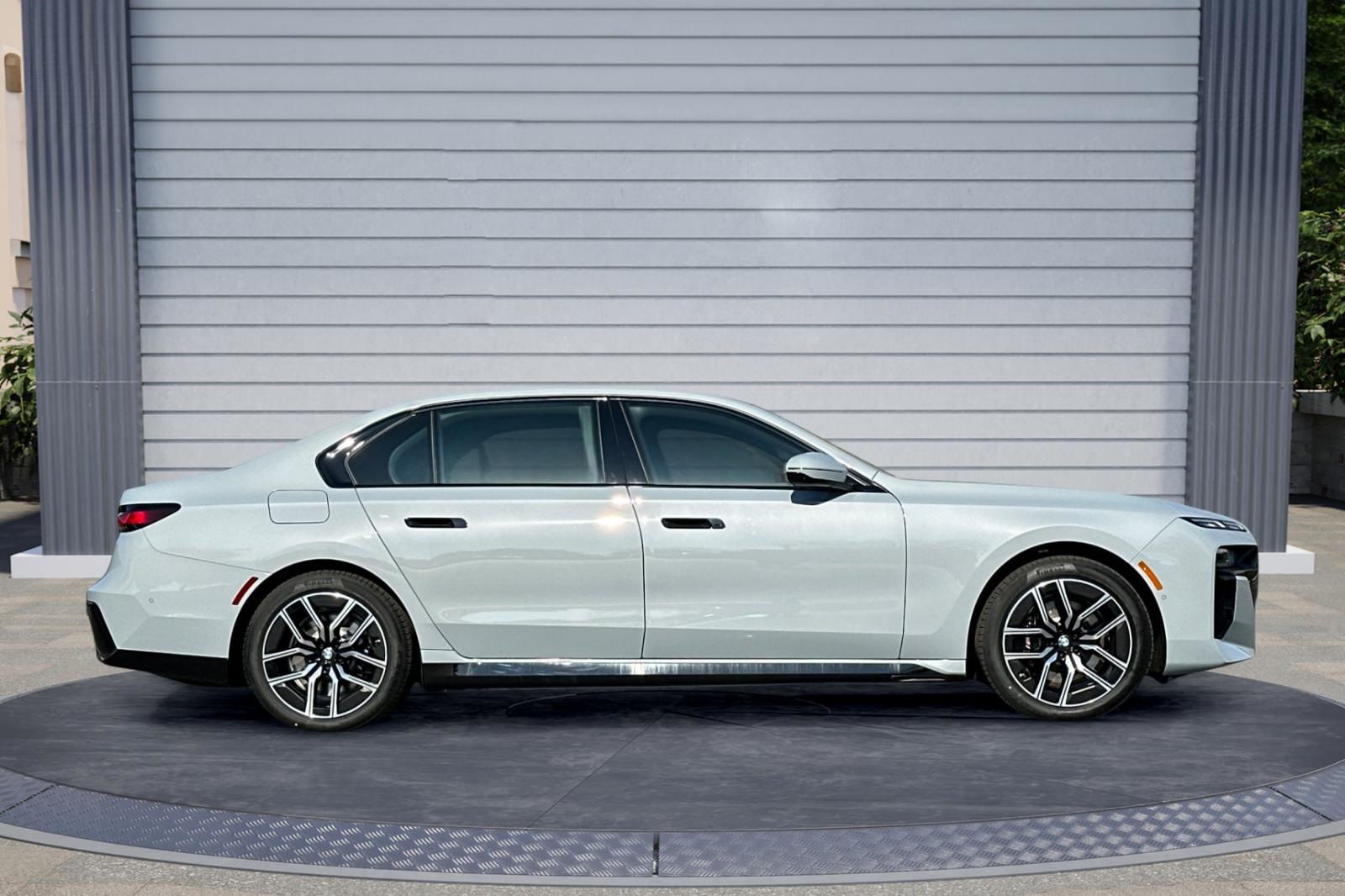 2025 Bmw i7 xDrive60 photo 3
