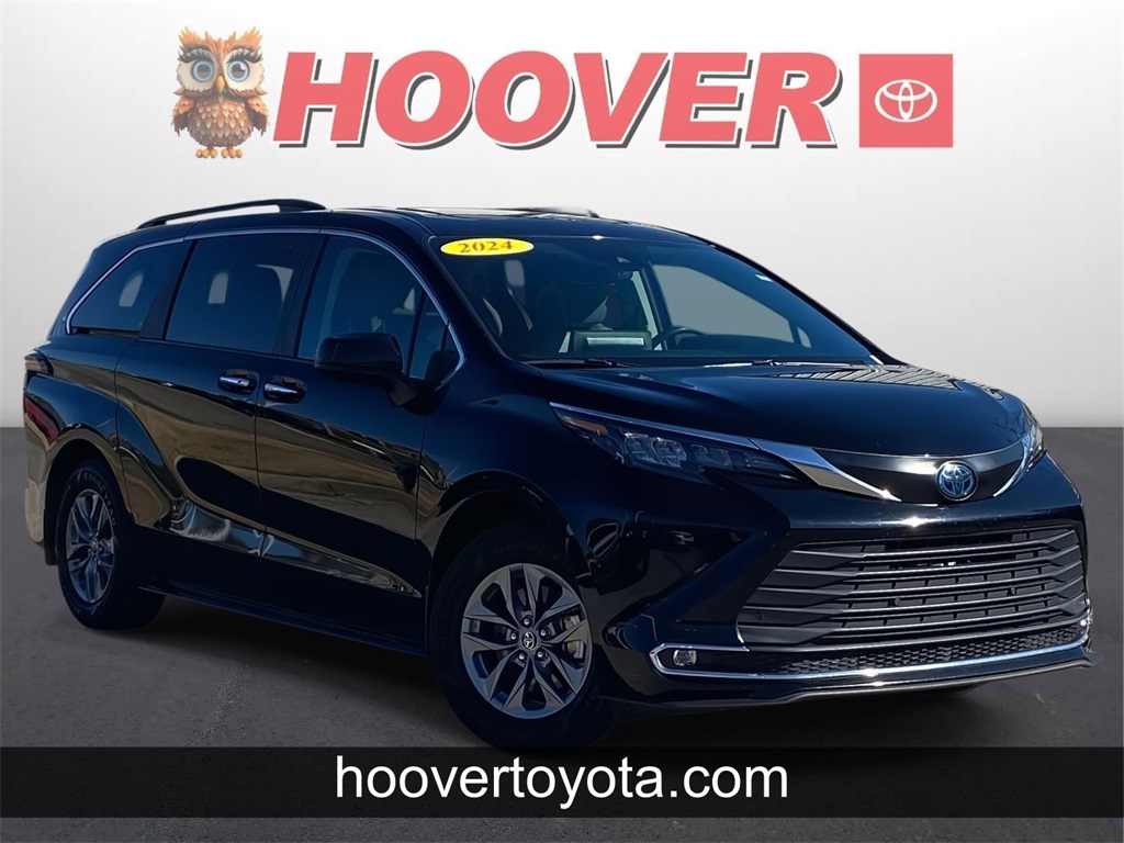 2024 Toyota Sienna XLE's photo
