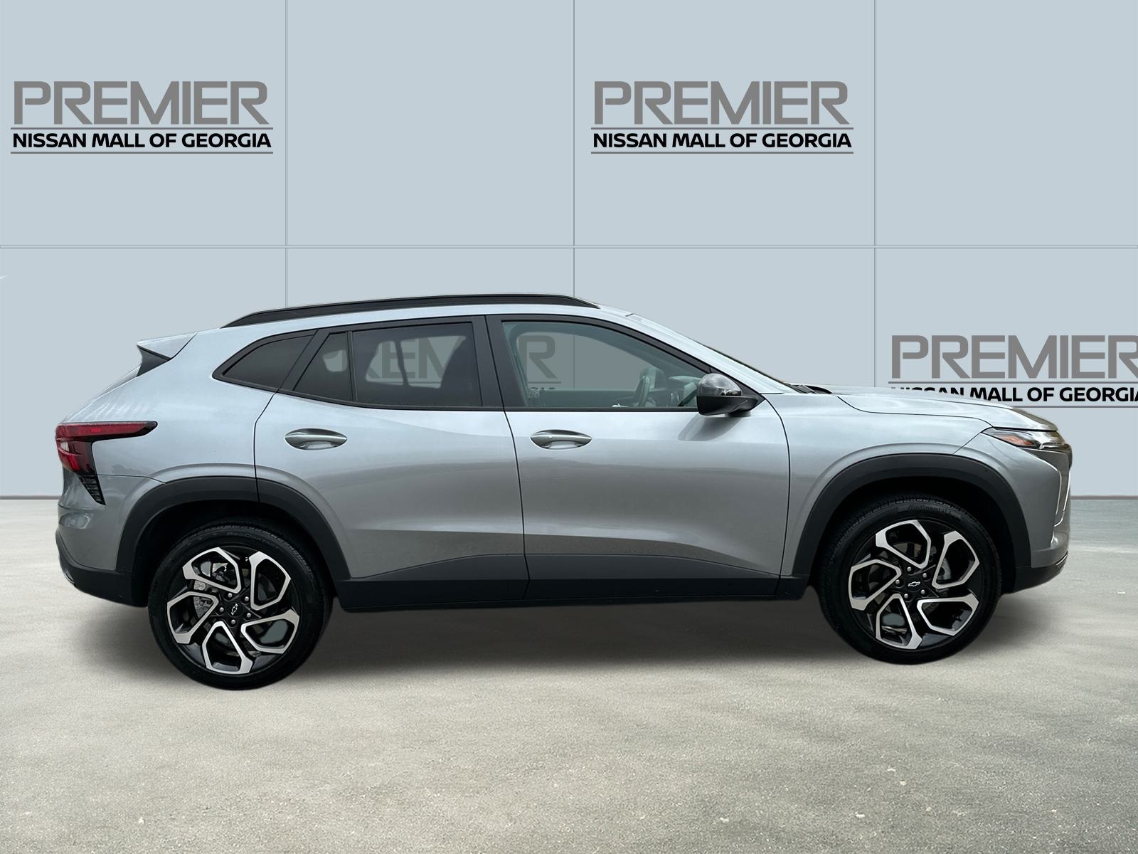 2024 Chevrolet Trax photo 2