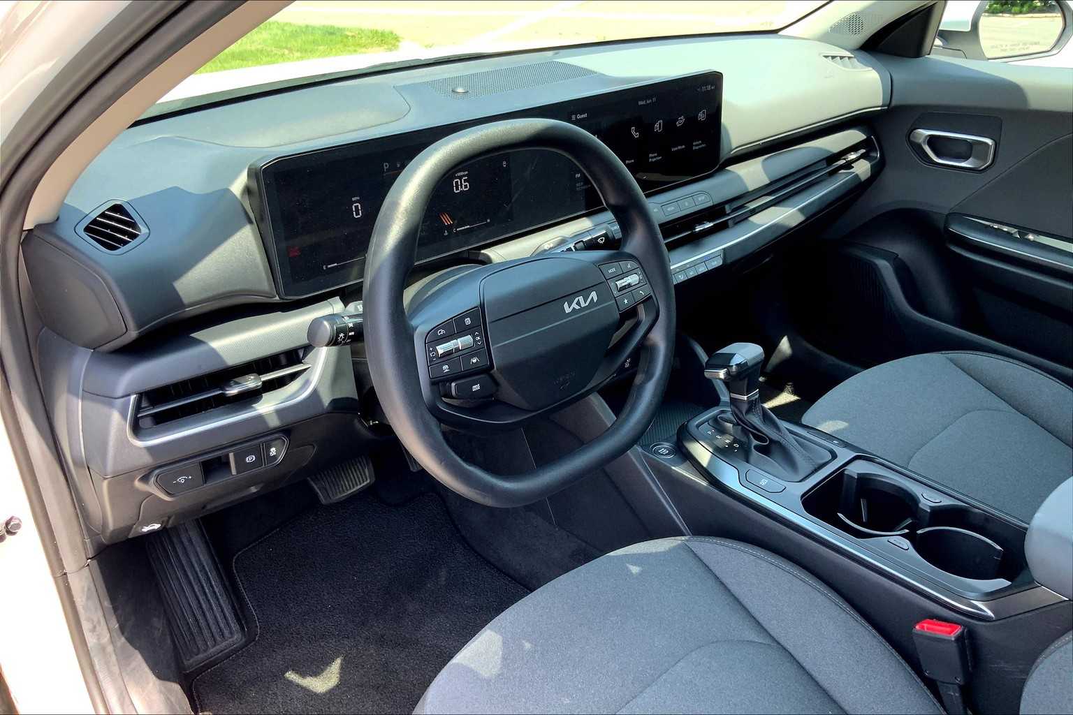 2025 Kia K4 LXS photo 15