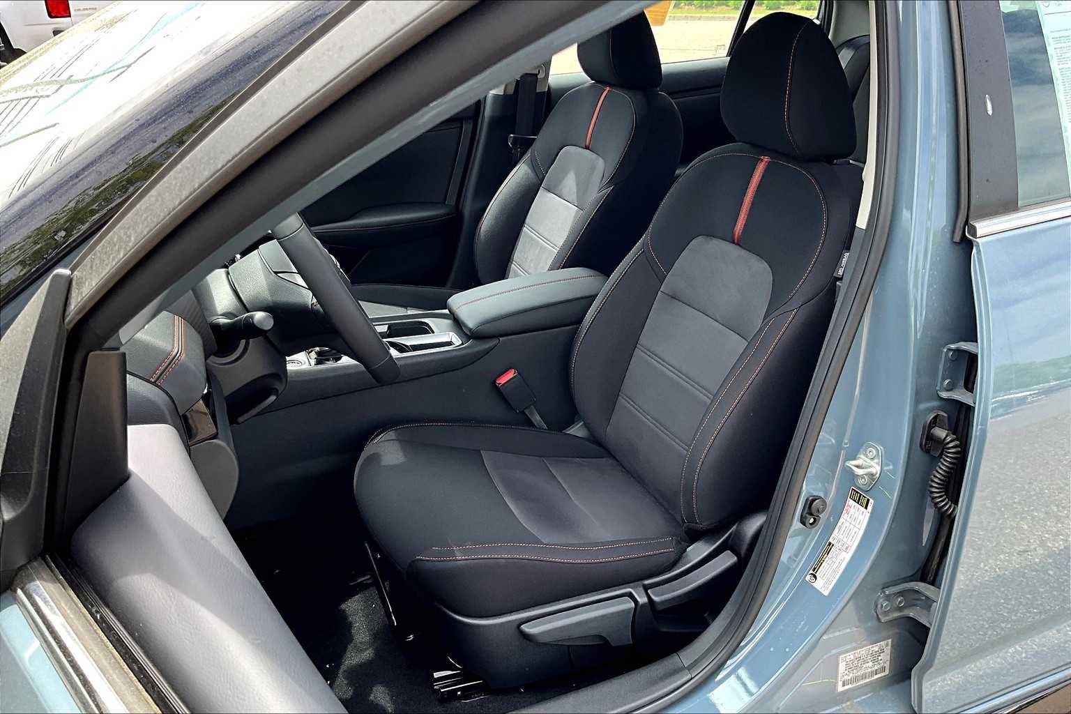 2025 Nissan Sentra SR photo 10