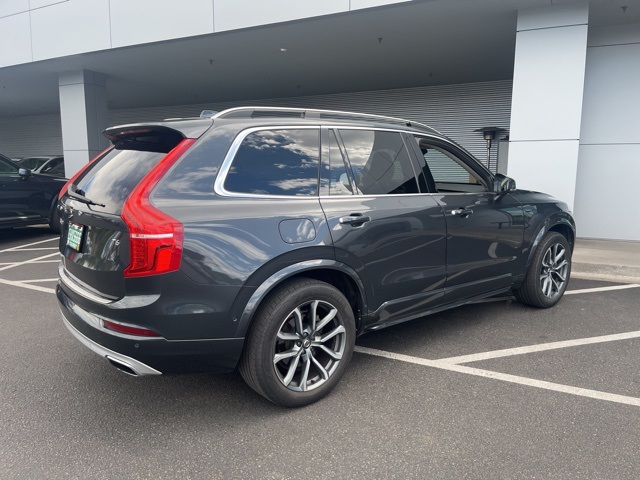 2017 Volvo XC90 T6 Momentum photo 4