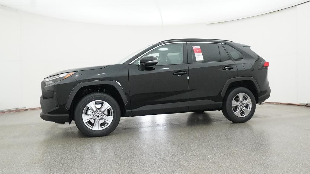 2025 Toyota RAV4 XLE photo 4