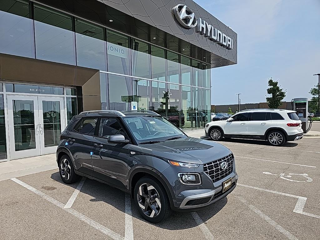 2025 Hyundai Venue SEL photo 7