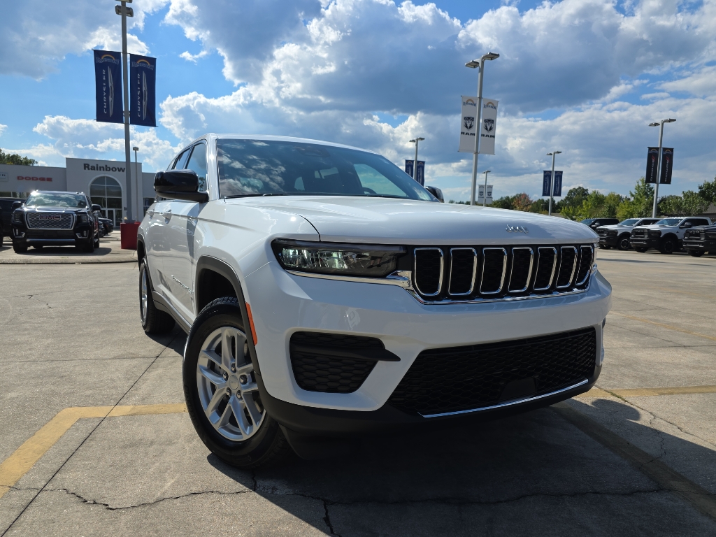 2025 Jeep Grand Cherokee Laredo's photo