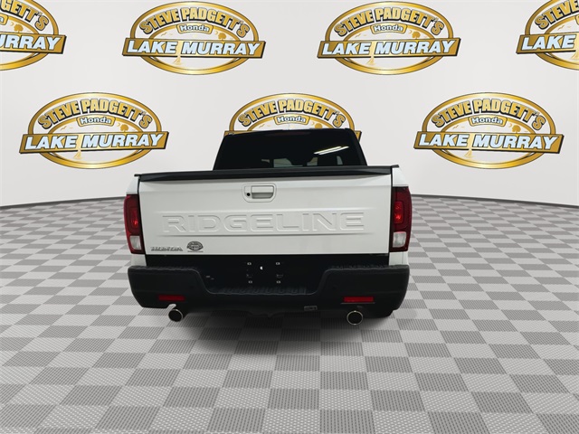 2024 Honda Ridgeline Black Edition photo 2