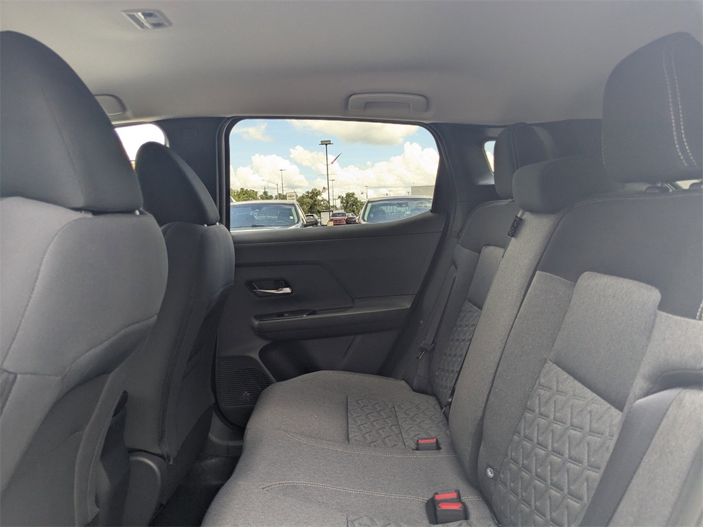 2025 Nissan Kicks SV photo 11