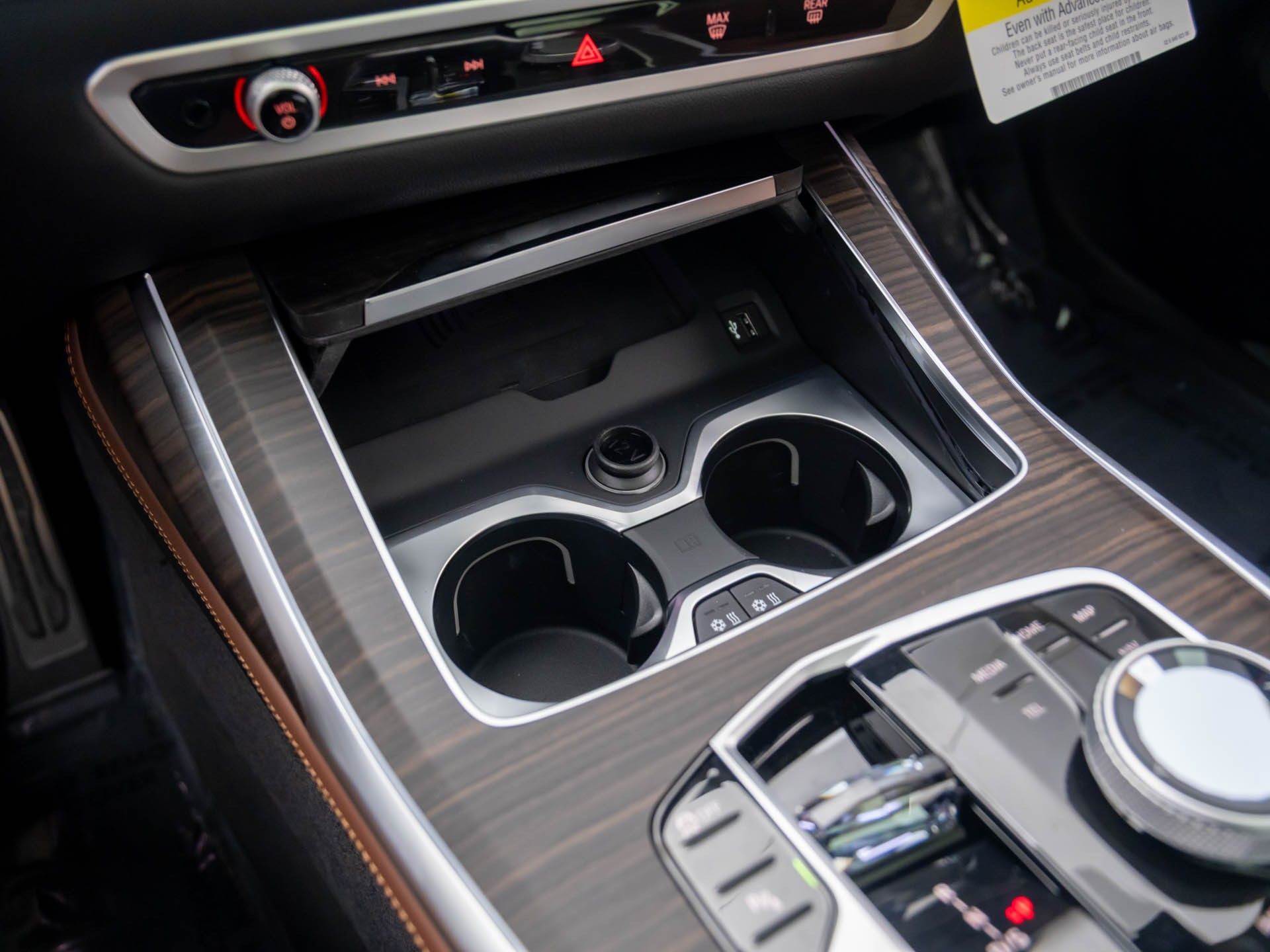 New 2026 Manhattan Green Metallic BMW M60i image 26