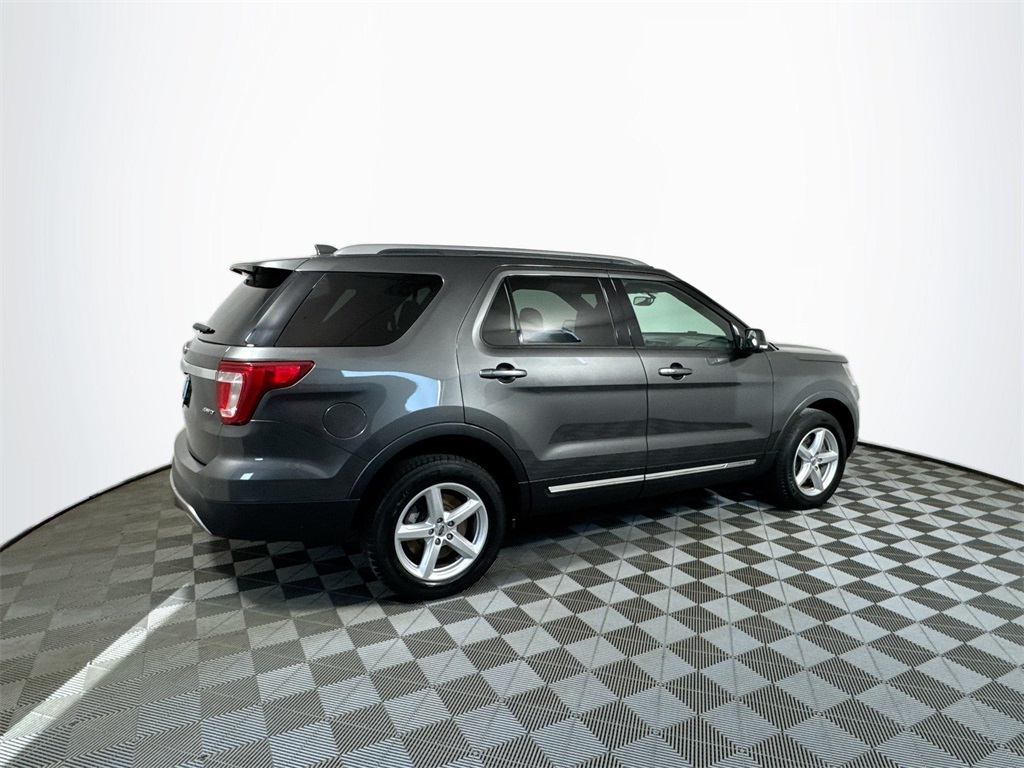 2017 Ford Explorer XLT photo 10