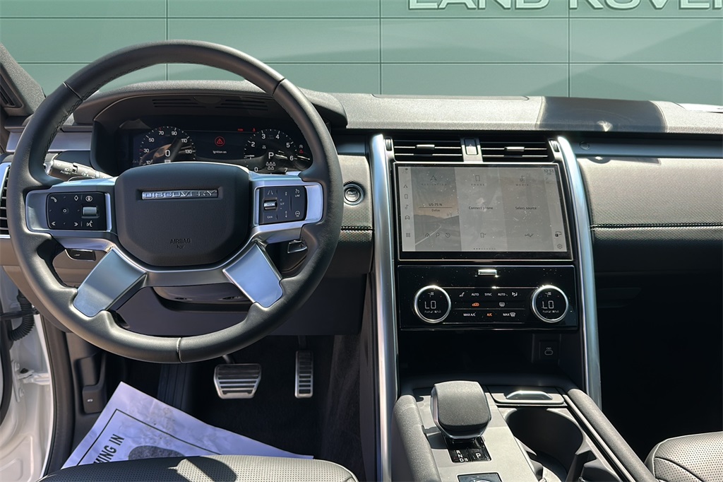 2025 Land Rover Discovery SE photo 13