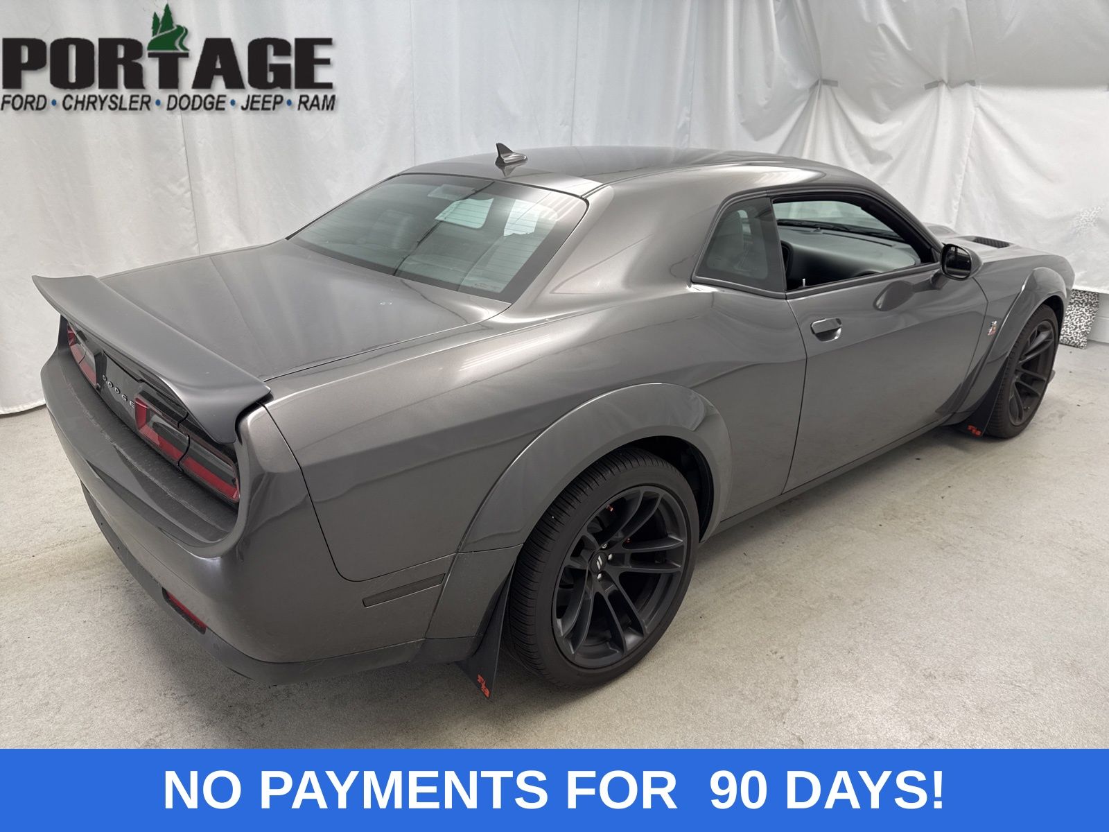 2022 Dodge Challenger R/T Scat Pack Widebody photo 2