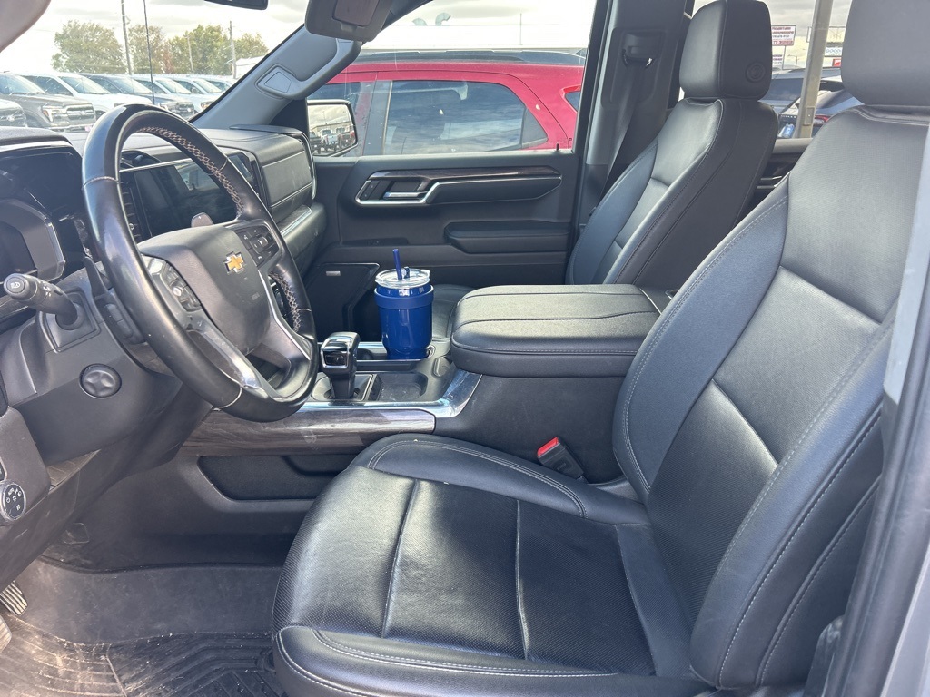 2024 Chevrolet Silverado 1500 LTZ photo 3