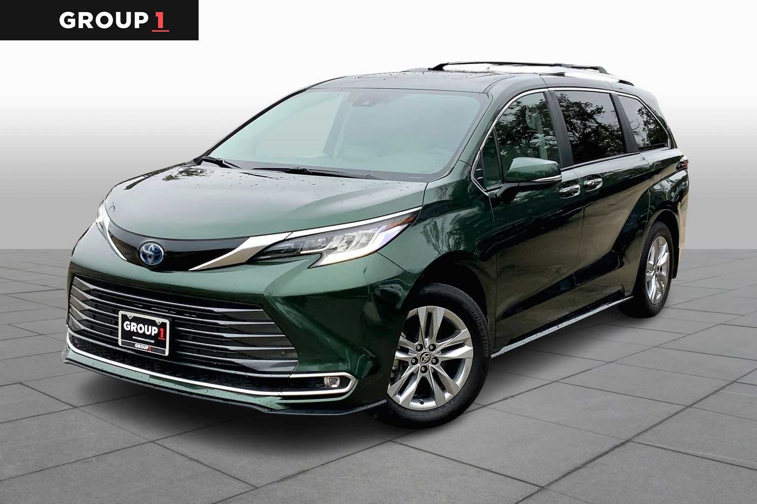 2024 Toyota Sienna Limited's photo
