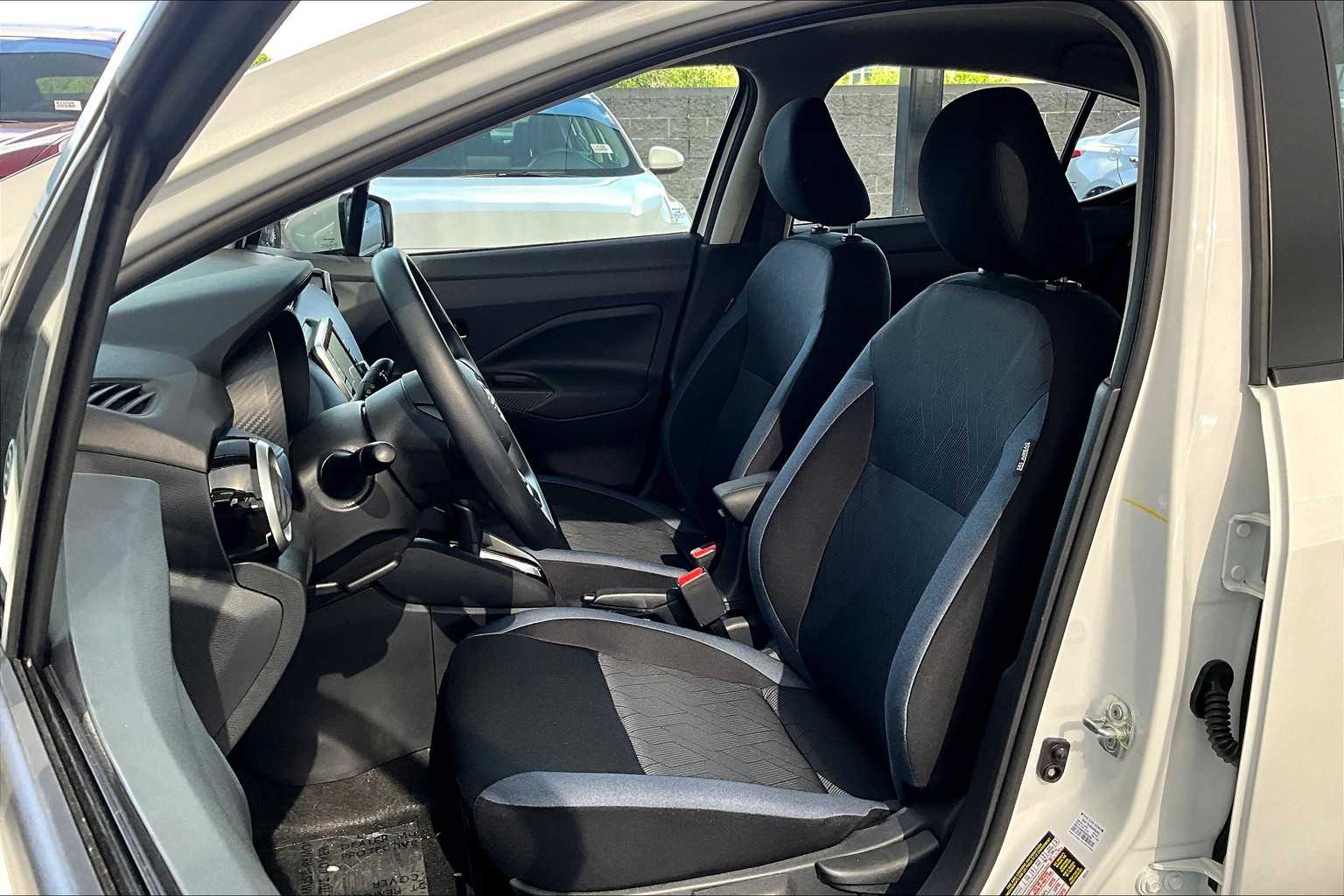 2025 Nissan Versa SV photo 14