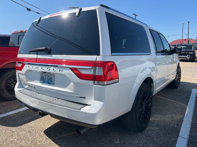 2015 Lincoln Navigator L Base photo 4