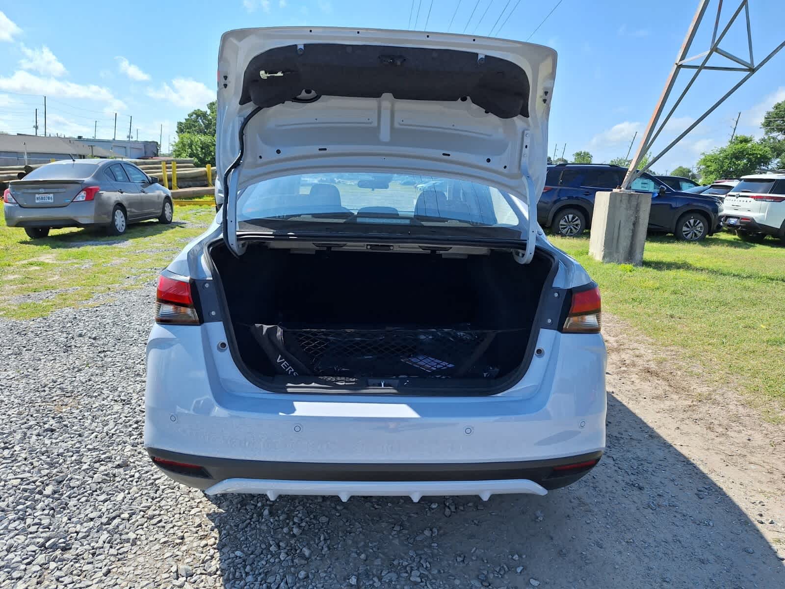 2025 Nissan Versa SR photo 23
