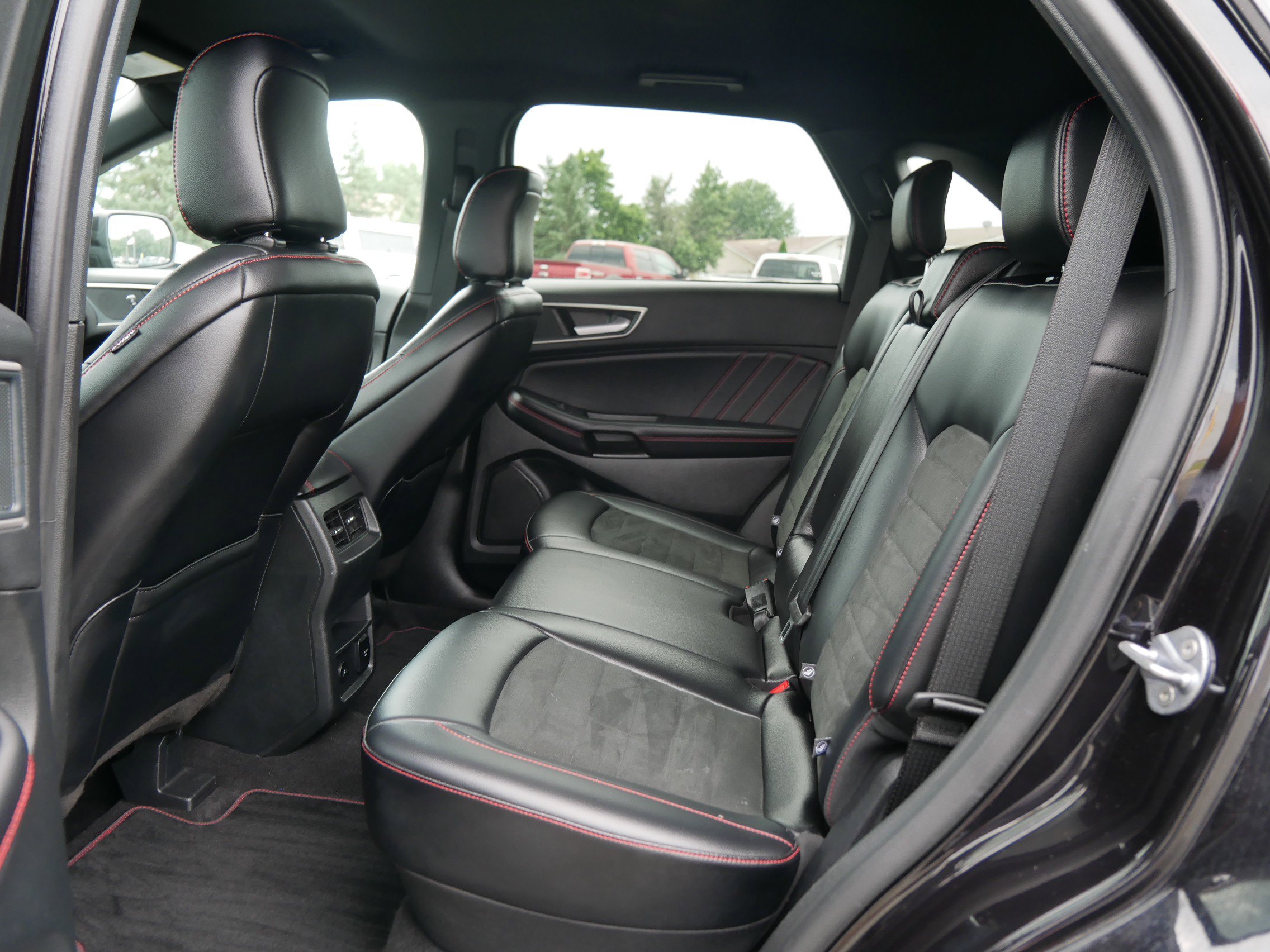 2024 Ford Edge ST-Line photo 8