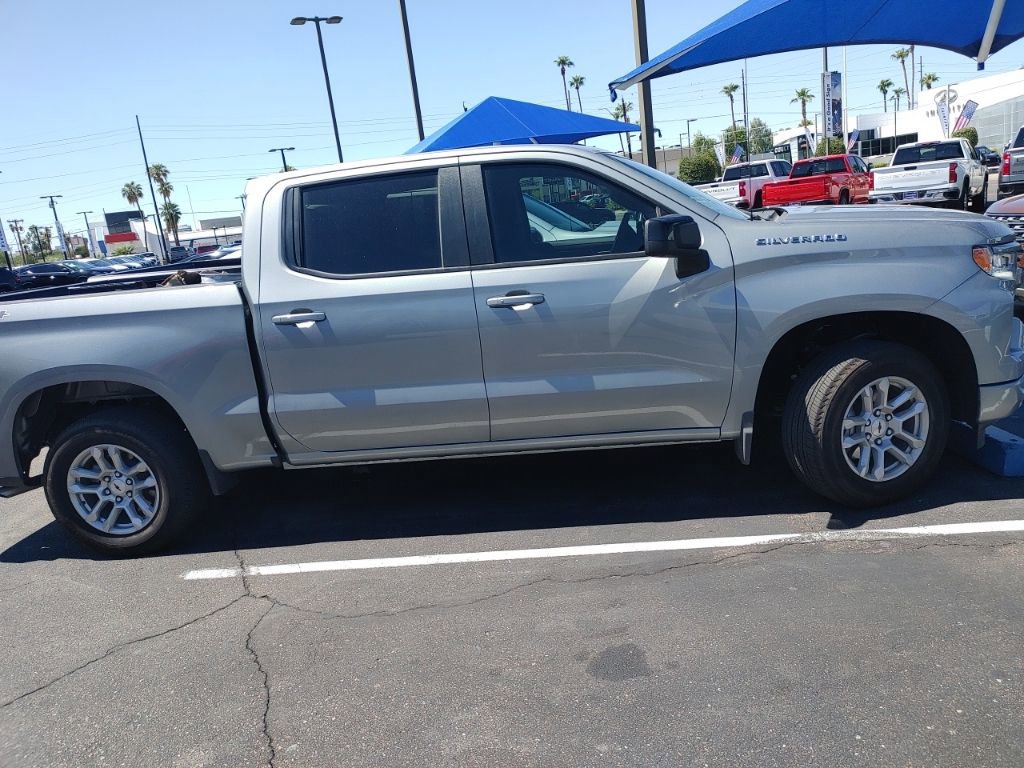 2025 Chevrolet Silverado 1500 RST photo 4