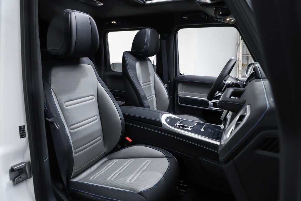 2025 Mercedes Benz G photo 9