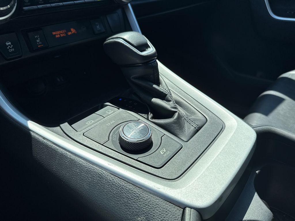 2019 Toyota RAV4 Hybrid XSE photo 28