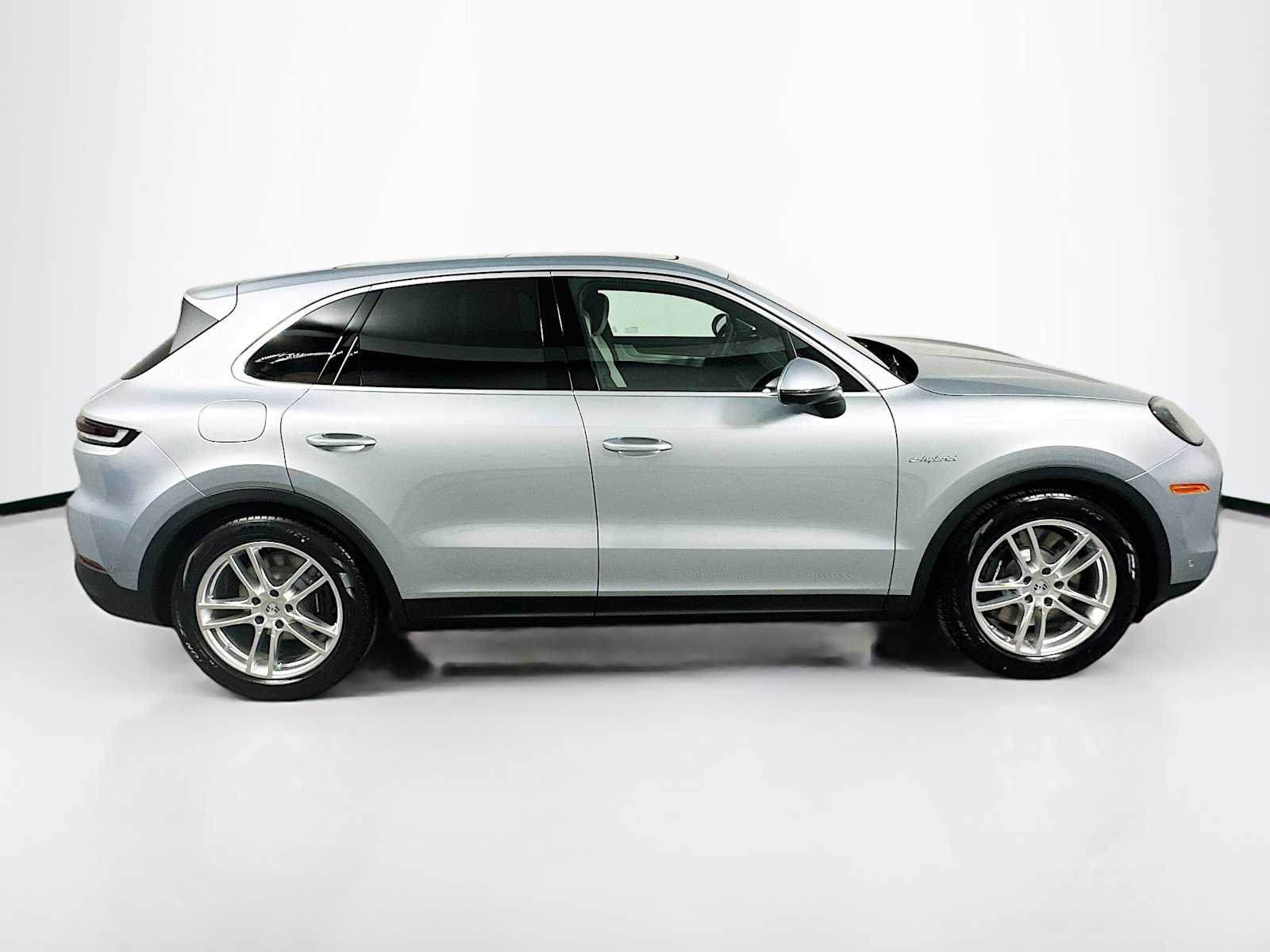 2025 Porsche Cayenne E-Hybrid photo 8