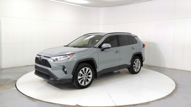 Used 2021 Lunar Rock Toyota XLE Premium image 1
