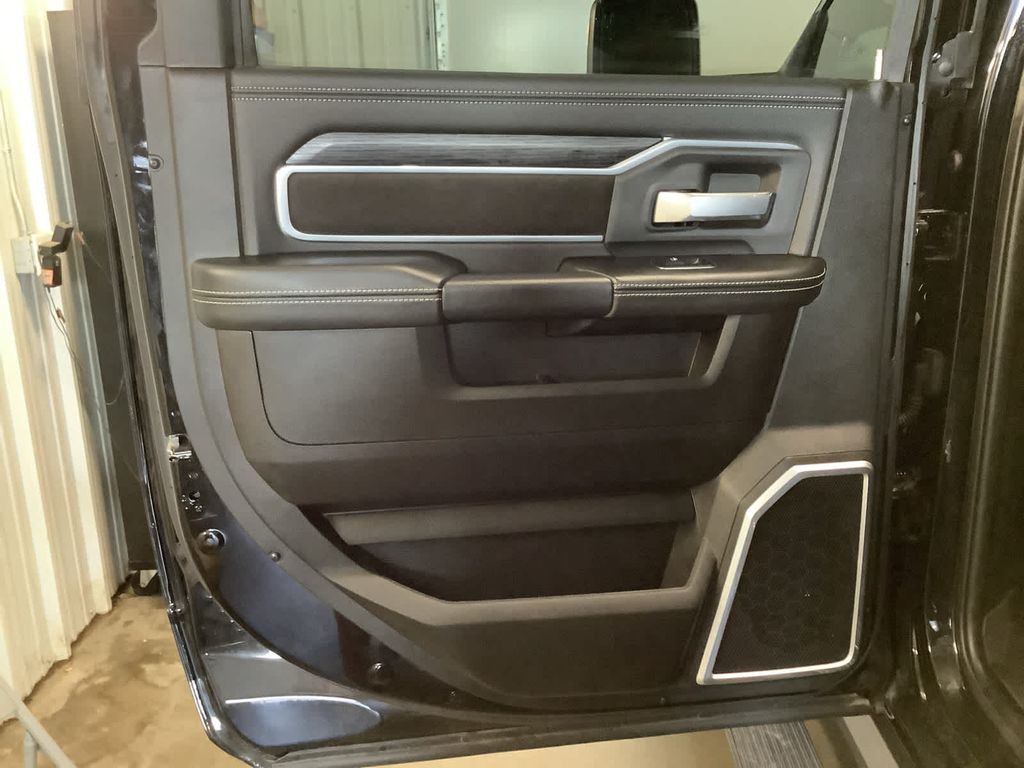 2024 Ram 2500 Laramie photo 30