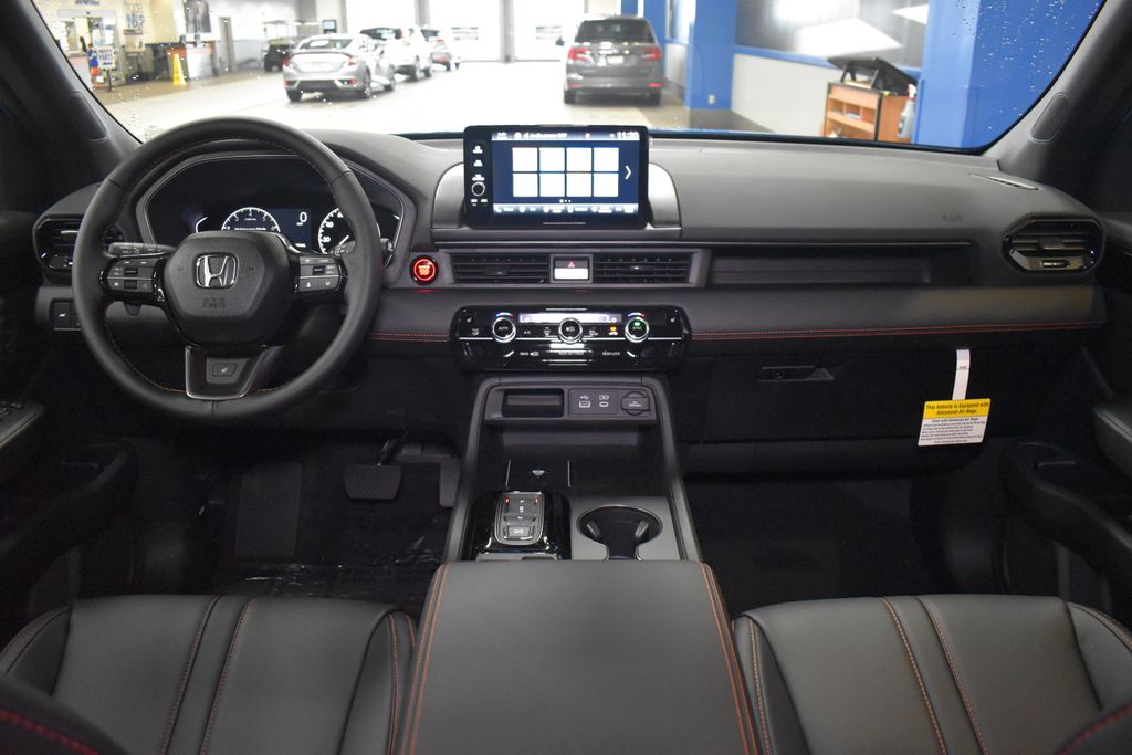 2025 Honda Pilot TrailSport photo 10